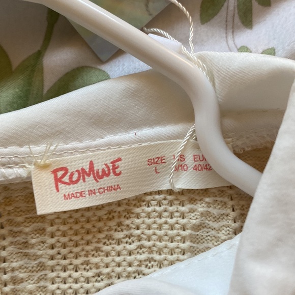 ✨Super Cute Pastel Yellow Frilly Collar Sweater!!✨ - Picture 3 of 6